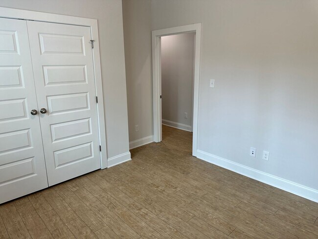 Building Photo - Beautiful 2 Bedroom Home in Commonwealth P...
