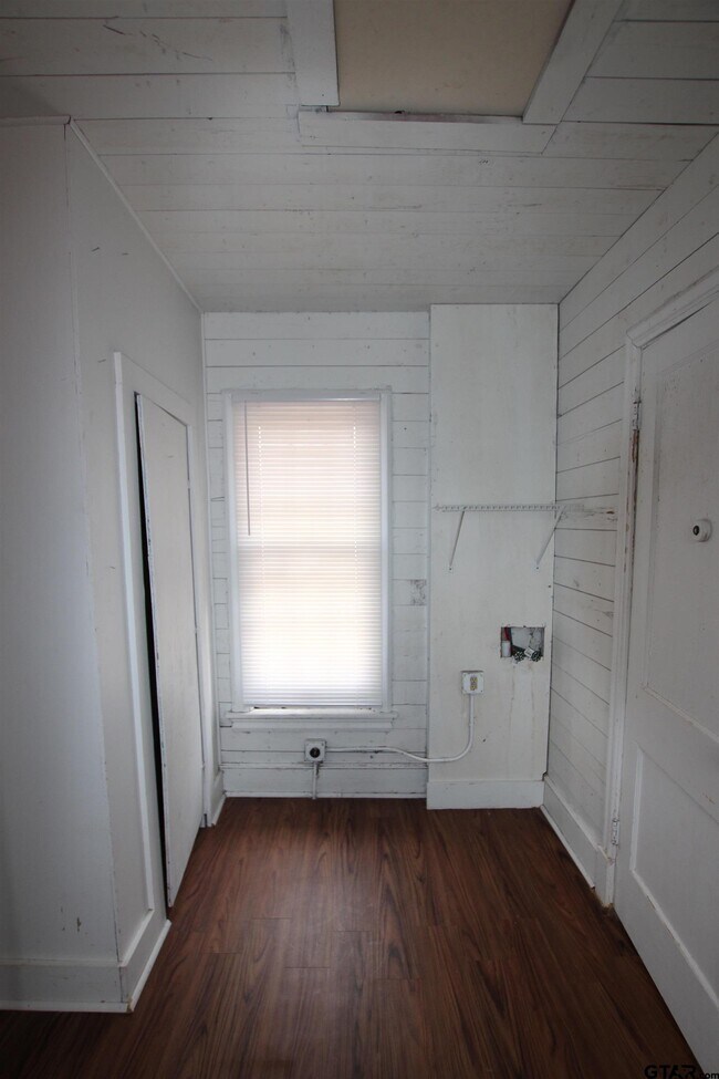 Building Photo - 132 Rowland Pl
