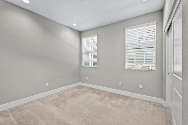 Building Photo - 118 Bonano Ln