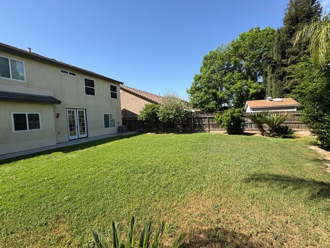 Building Photo - Two story home in SW Visalia coming soon!