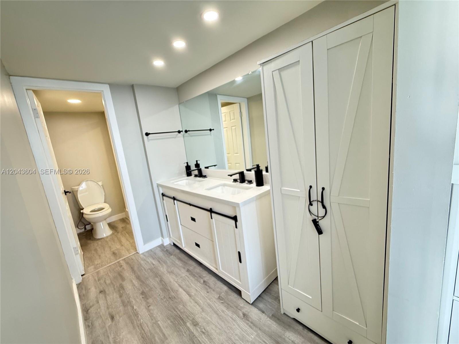 Building Photo - 5838 Collins Ave