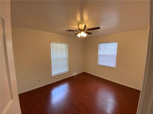 Building Photo - 3209 Carol Ann Dr