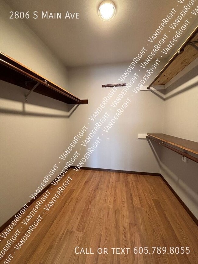 Building Photo - 2806 S Main Ave