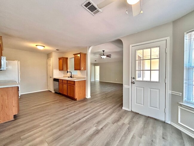 Building Photo - Beautiful 4 BR / 2 BA Home for Rent in Cop...
