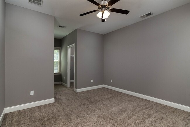 Building Photo - 530 Fifer Cir