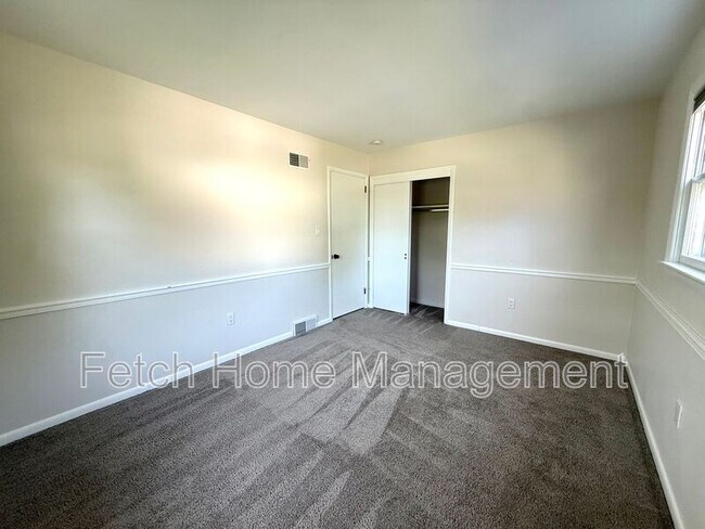 Building Photo - 417 Surrey Dr