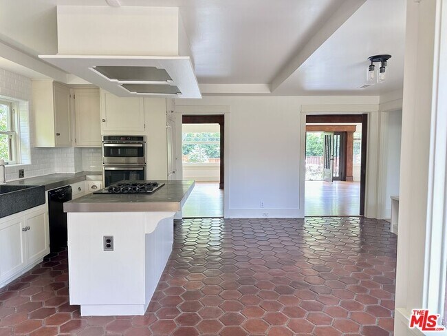 Building Photo - 2216 Meade Pl