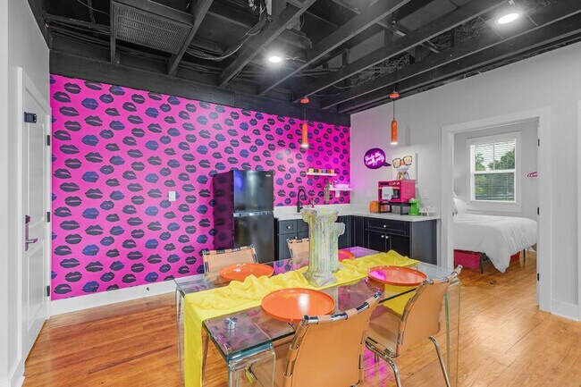 Building Photo - 156 Camellia St