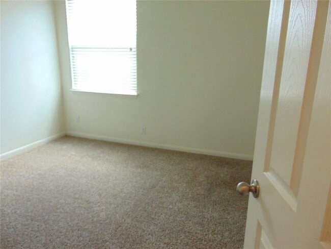 Building Photo - 2417 Allred Dr