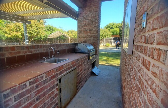 Building Photo - 6812 Cold Water Canyon Rd