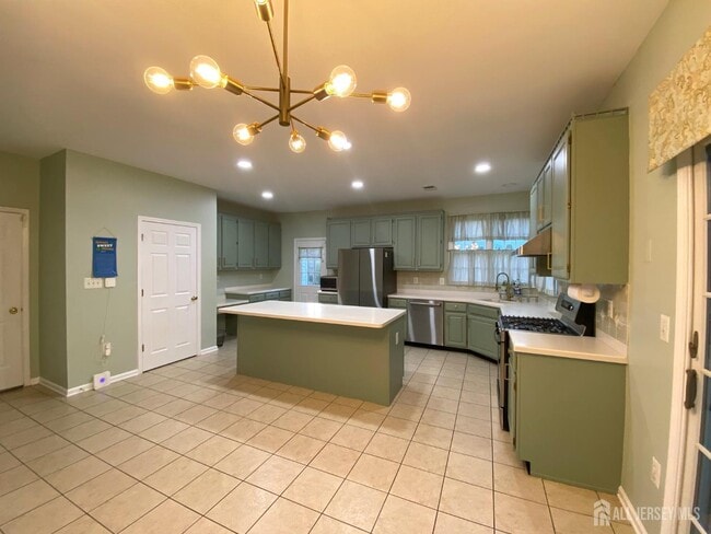 Building Photo - 2 Hampshire Pl