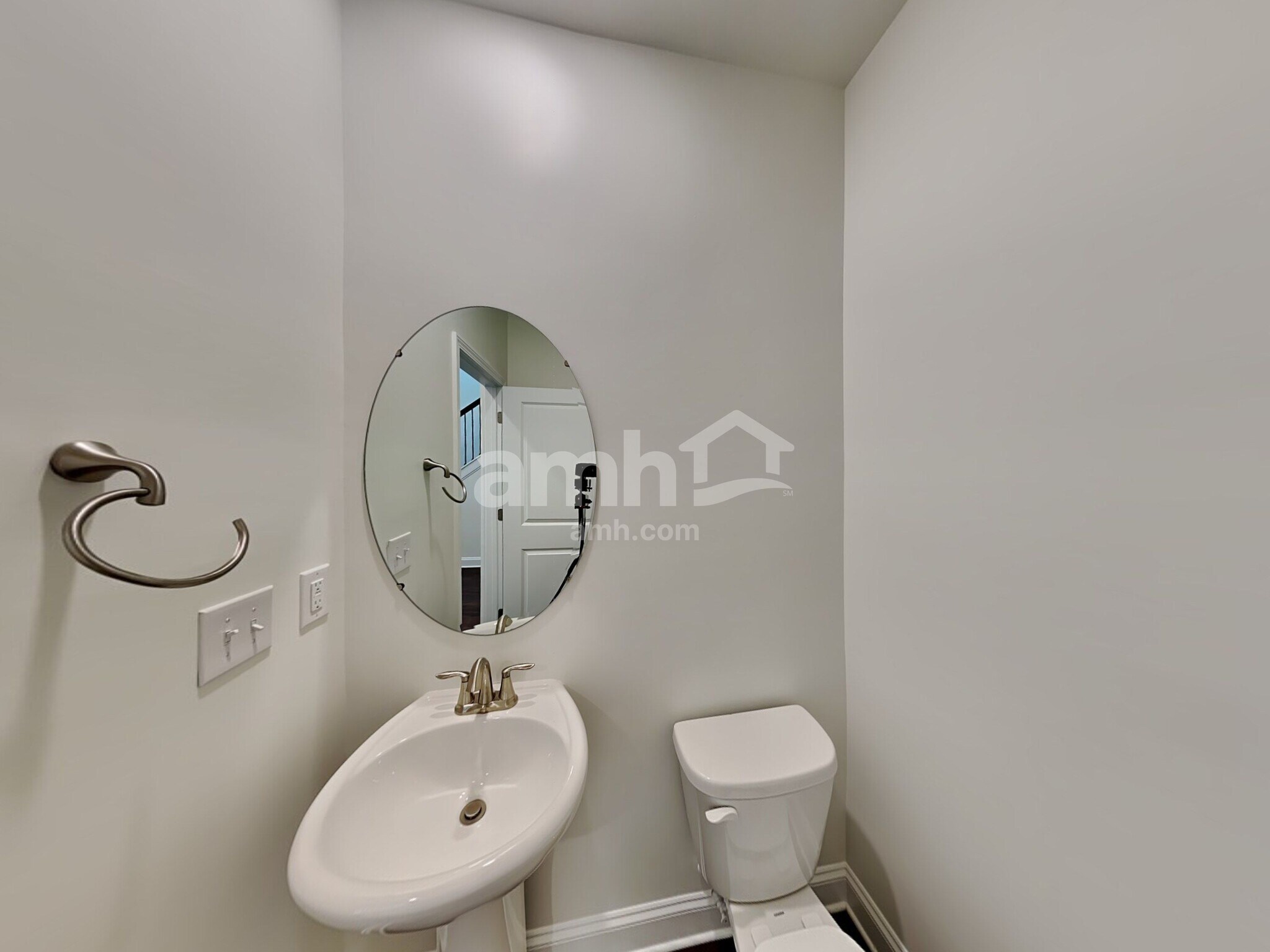 Building Photo - 561 Rivermist Dr