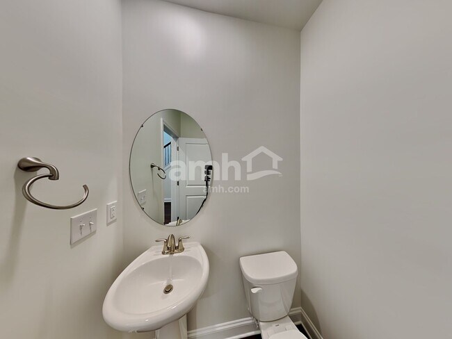 Building Photo - 561 Rivermist Dr