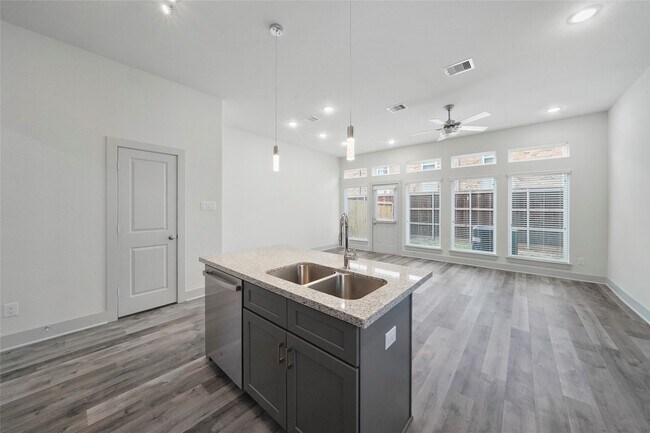 Building Photo - 7242 St Augustine St