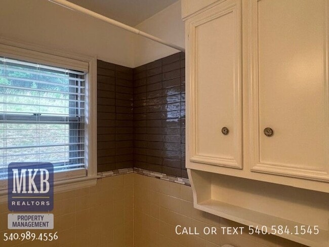 Building Photo - 6099 Franklin Rd