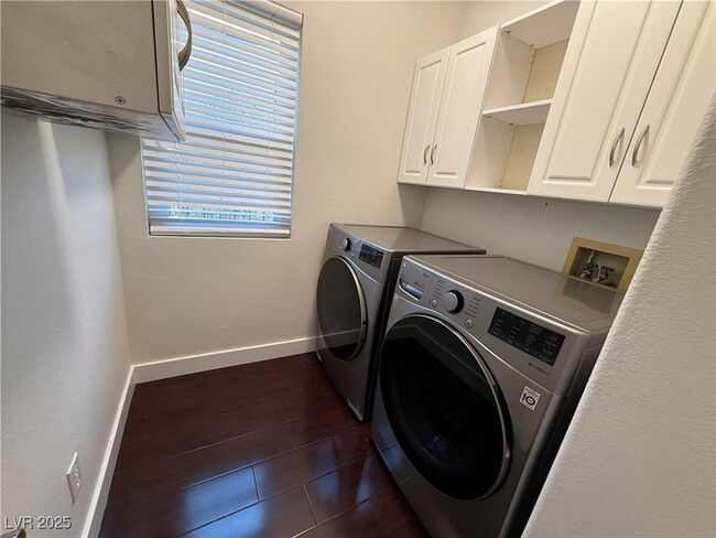 Building Photo - 1373 Dragon Rock Dr