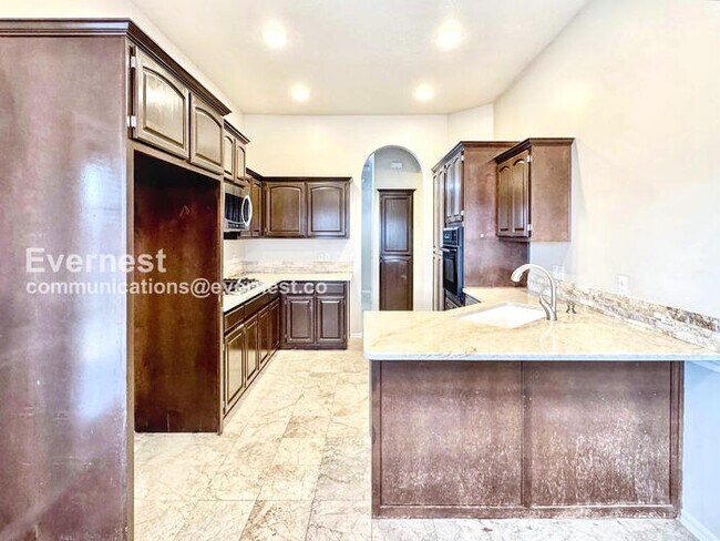 Building Photo - Charming 3-Bed, 2-Bath Home with Fenced Backyard & 2-Car Garage