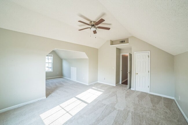 Building Photo - Spacious 5BR House in Fairburn