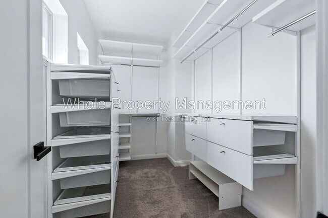Building Photo - 6619 Mariposa Ct