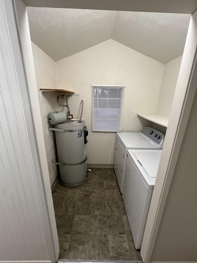 Building Photo - 100 S Davies Rd