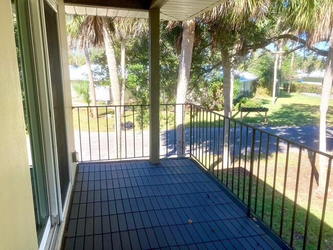 Building Photo - 2 bedroom, 2.5 bath condo in "The Islands"