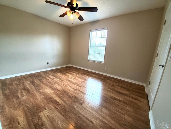 Building Photo - 9000 Bluebay Ln