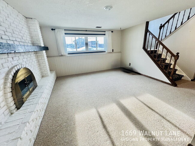 Building Photo - 1669 Walnut Ln