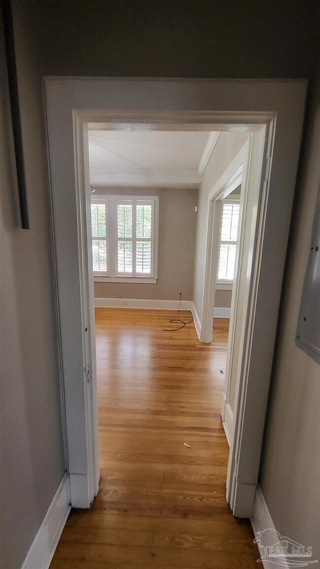 Building Photo - 1800 E Lloyd St