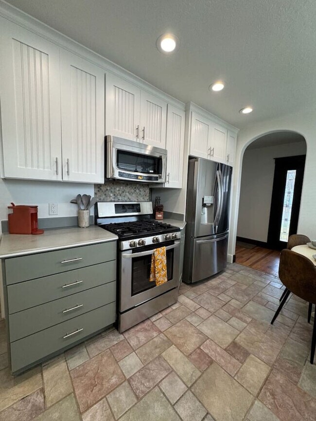 Building Photo - 3076 Melbourne St