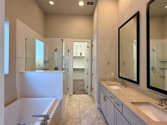 Building Photo - 6325 Florencia Ln