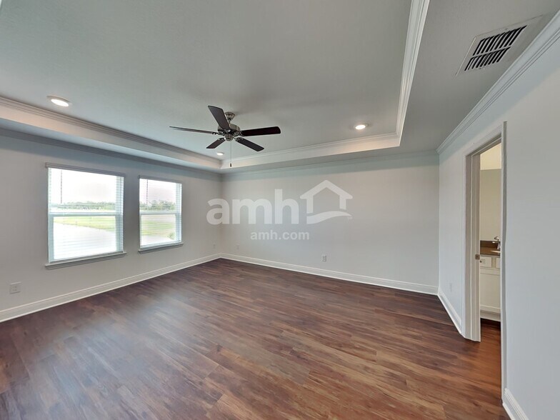 Building Photo - 14625 Cedar Ml Dr