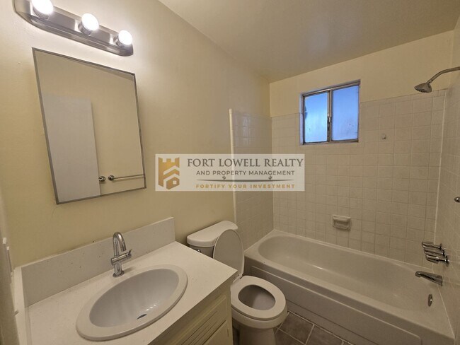 Building Photo - 2640-2642 N Santa Rita Ave