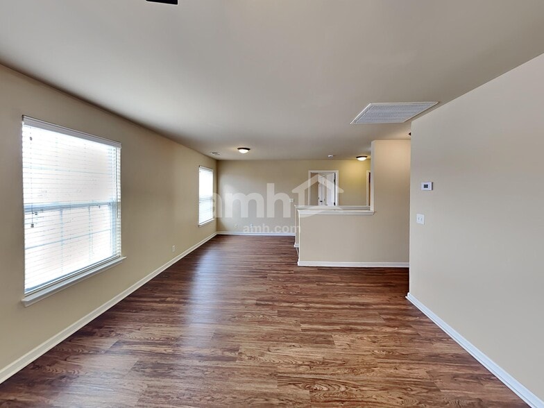 Building Photo - 2128 Branch Oak Trl