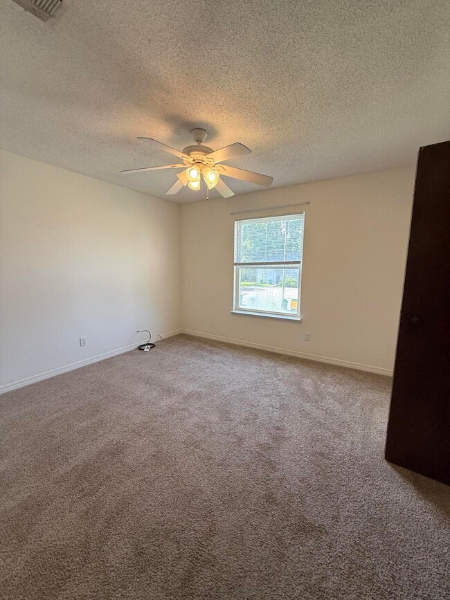 Building Photo - 513 Landview Dr