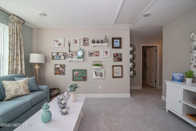 Building Photo - 118 Pioneer Village Dr