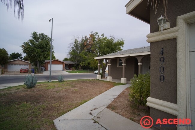 Building Photo - Lovely Home in East Bakersfield!