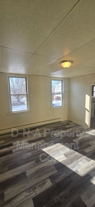 Building Photo - 154 Garibaldi Ave