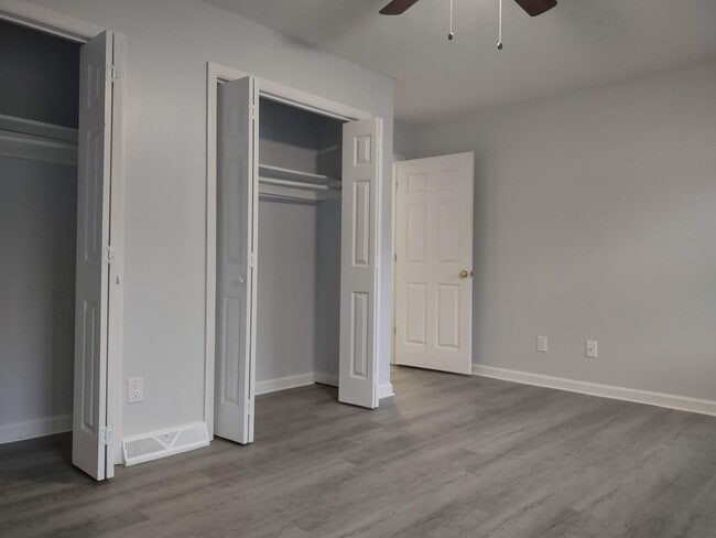 Building Photo - 2 bedroom 1.5 bath condo near ETSU