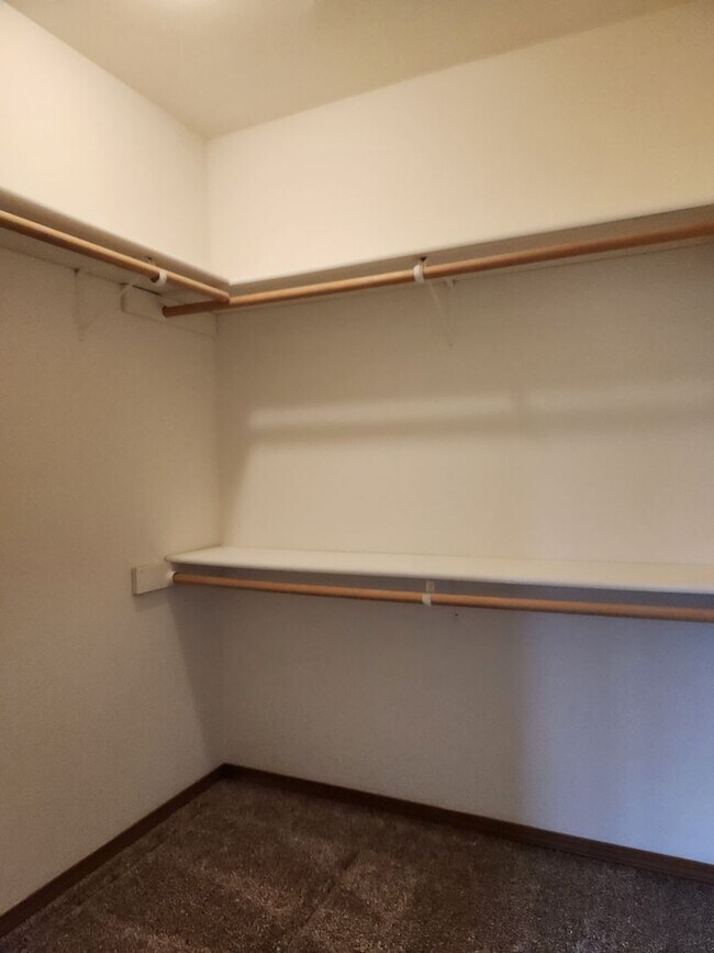 Building Photo - 240 Poplar St