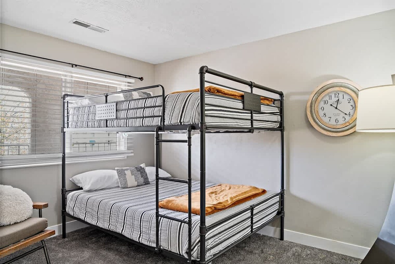 Building Photo - 1845 W Canyon View Dr