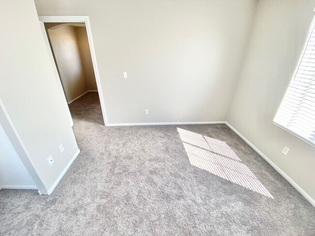 Building Photo - BEAUTIFUL 3 BEDROOMS 2.5 BATHS 2 STORY SINGLE FAMILY HOME WITH 2 CAR GARAGE