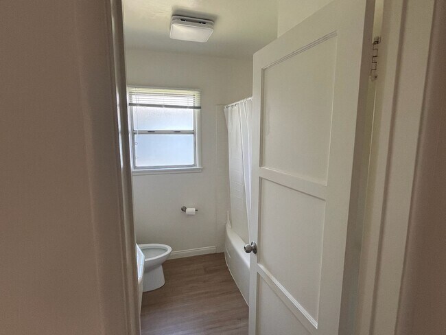 Building Photo - Three bedroom house in Lakewood ready for ...