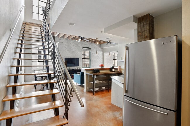 Building Photo - 1041 Constance St