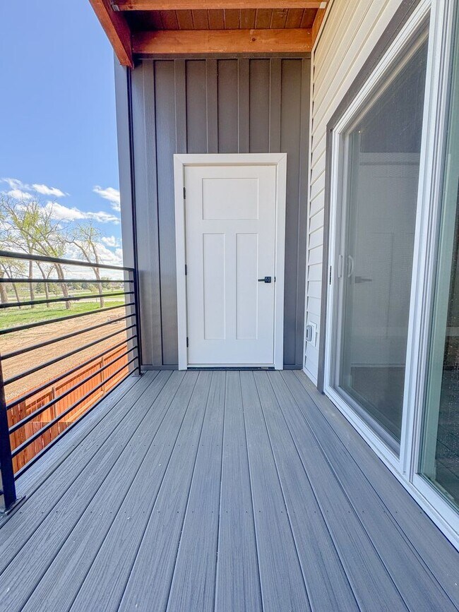 Building Photo - Pet Friendly 2 bed/ 2 bath unit at Soldier...