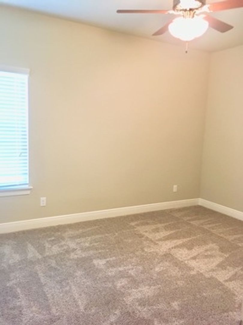 Building Photo - 203 N Powderhorn Dr