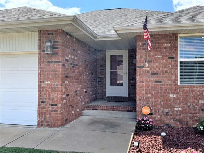 Building Photo - 3253 S Palisades Dr