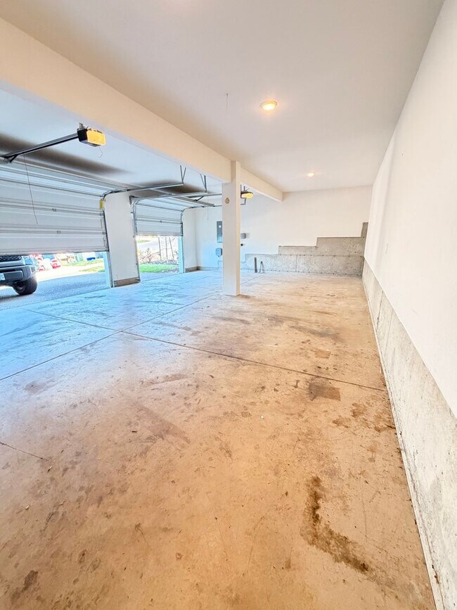 Building Photo - 3481 Snowberry Rd
