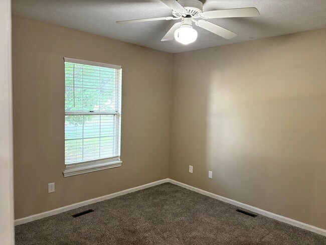 Building Photo - 3 Bedroom All Brick Home Southwest Springf...