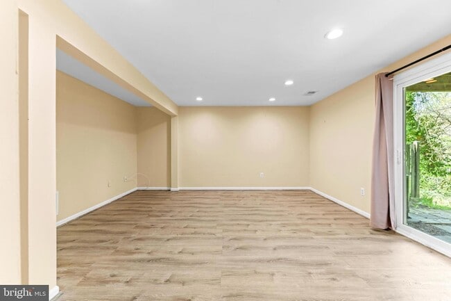 Building Photo - 1246 Seminole Dr