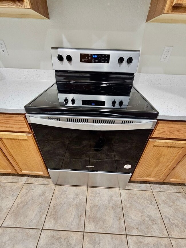 Building Photo - Excellent remodeled 2 bed 2 bath home in P...